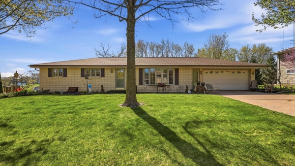 Listing Image #2 - Others for sale at 10544 Cedar Point Court, Dubuque IA 52003