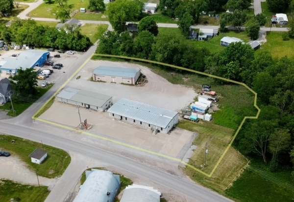 Listing Image #2 - Office for sale at 305 N Mason St, Carrollton MO 64633