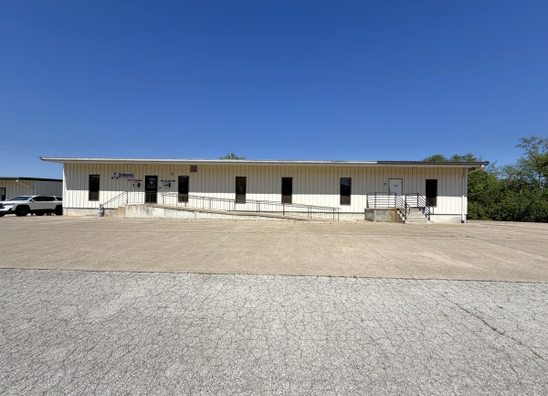 Listing Image #3 - Office for sale at 305 N Mason St, Carrollton MO 64633