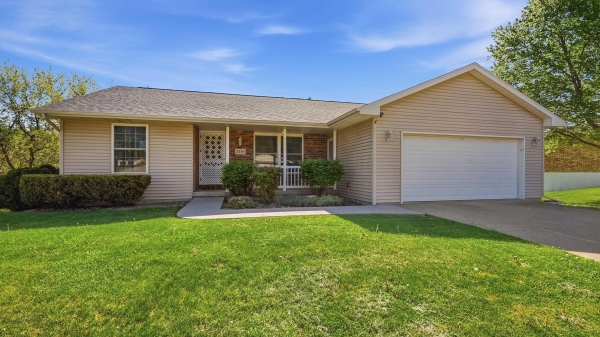 Listing Image #1 - Others for sale at 2488 Birchwood Drive, Dubuque IA 52002