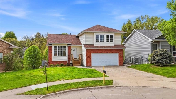 Listing Image #2 - Others for sale at 7 Ambrose Ct, Coralville IA 52241