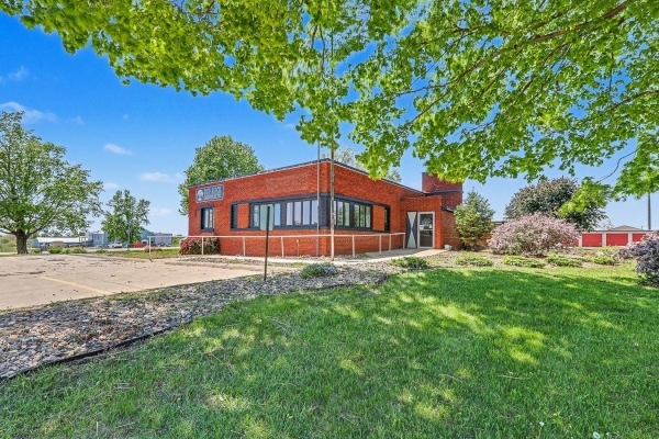Listing Image #1 - Others for sale at 1404 Fifield Road, Pella IA 50219