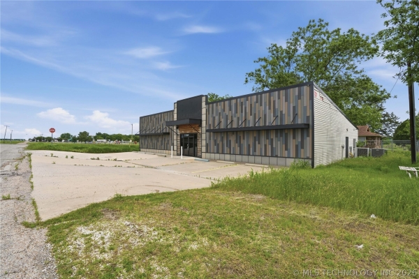 Listing Image #2 - Retail for sale at 1213 Culwell, Warner OK 74469