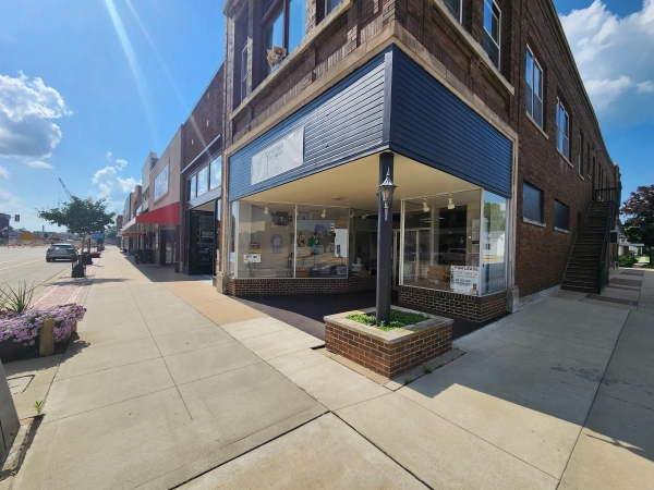 Listing Image #2 - Retail for sale at 123 E Bremer Avenue, Waverly IA 50677
