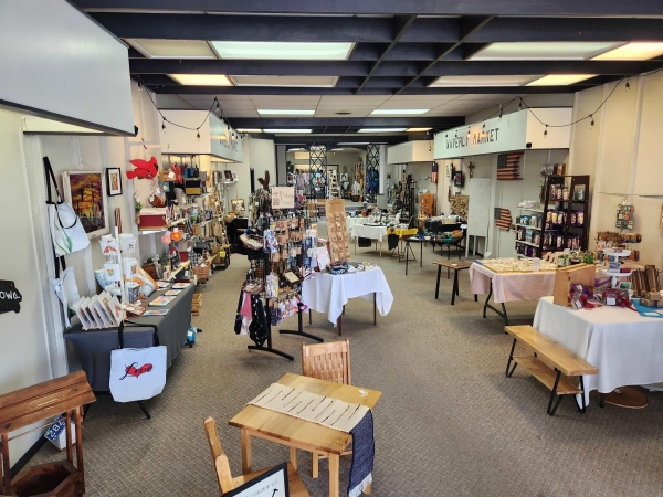 Listing Image #3 - Retail for sale at 123 E Bremer Avenue, Waverly IA 50677