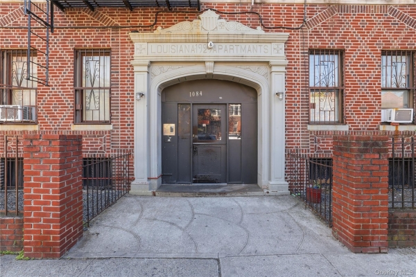 Listing Image #3 - Multi-family for sale at 1084 Willmohr Street, Brooklyn NY 11212