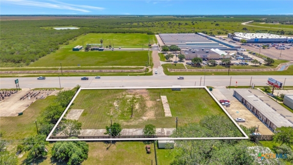 Listing Image #1 - Others for sale at 9505 N Navarro Street, Victoria TX 77904