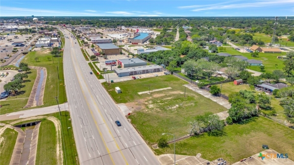 Listing Image #3 - Others for sale at 9505 N Navarro Street, Victoria TX 77904