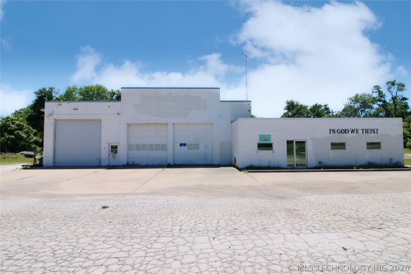 Listing Image #1 - Retail for sale at 1501 W Main Street, Henryetta OK 74437