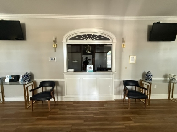 Listing Image #3 - Office for sale at 2718 N Oak Street, Valdosta GA 31602