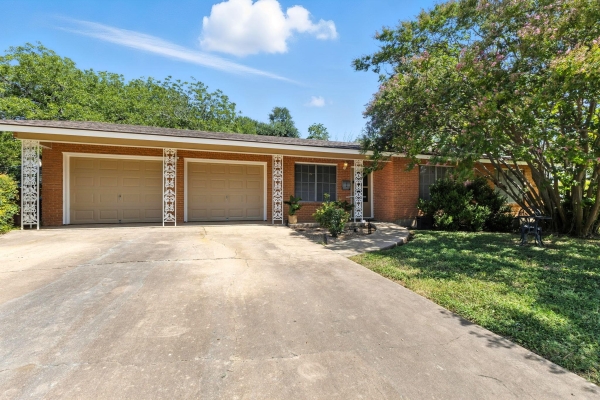 Listing Image #2 - Others for sale at 606 E Liberty Ave E, Round Rock TX 78664 Listing Image #2 - Others for sale at 606 E Liberty Ave E, Round Rock TX 78664
