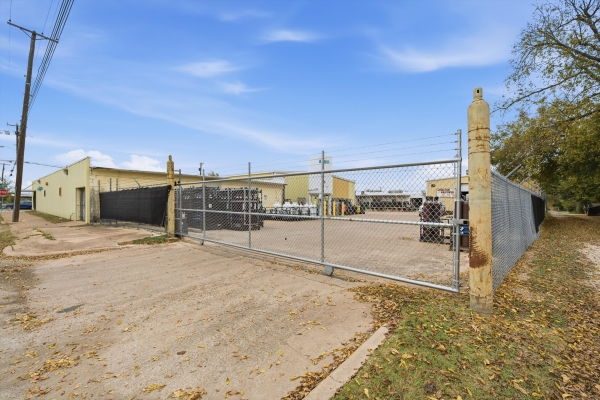 Listing Image #3 - Industrial for sale at 501 S 11th St, Waco TX 76706