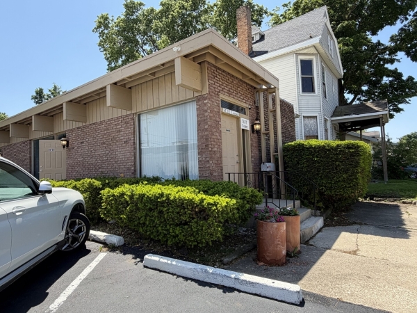 Listing Image #2 - Office for sale at 513 E Locust Street, Bloomington IL 61701