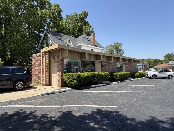 Listing Image #3 - Office for sale at 513 E Locust Street, Bloomington IL 61701