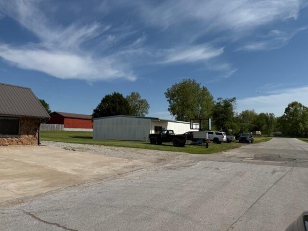 Listing Image #2 - Retail for sale at 522 Sycamore Avenue, Aurora MO 65605 Listing Image #2 - Retail for sale at 522 Sycamore Avenue, Aurora MO 65605