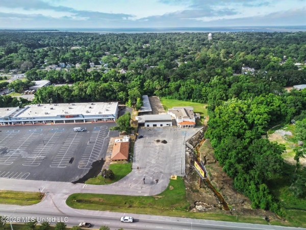 Listing Image #3 - Retail for sale at 2596 Bienville Boulevard, Ocean Springs MS 39564