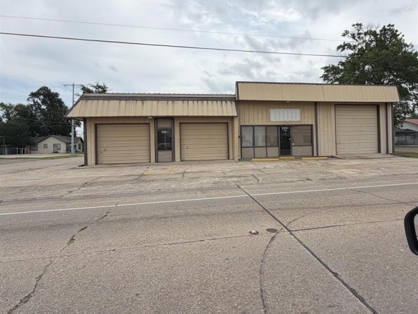 Listing Image #1 - Office for sale at 2201 Kirkman Street, Lake Charles LA 70601