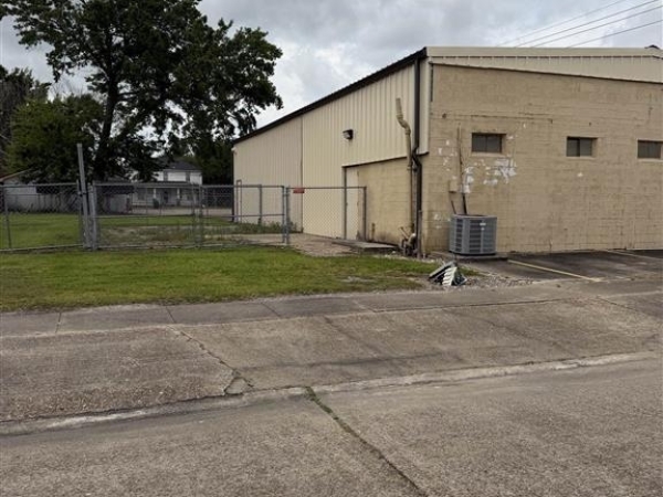 Listing Image #2 - Office for sale at 2201 Kirkman Street, Lake Charles LA 70601