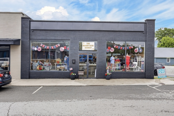Listing Image #1 - Retail for sale at 113 W Lake Ave, Celina TN 38551 Listing Image #1 - Retail for sale at 113 W Lake Ave, Celina TN 38551