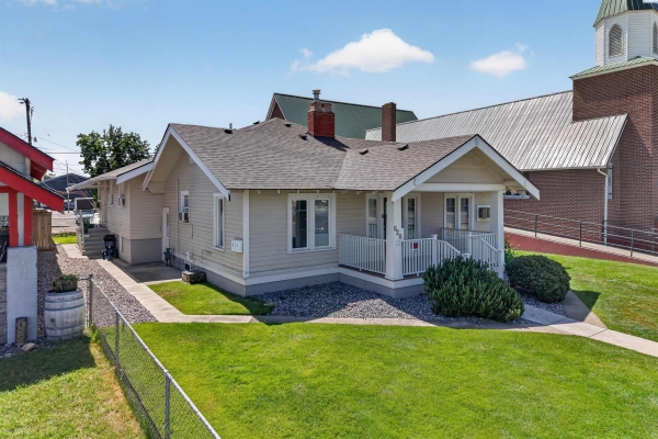 Listing Image #2 - Multi-family for sale at 528 W Bonneville St, Pasco WA 99301 Listing Image #2 - Multi-family for sale at 528 W Bonneville St, Pasco WA 99301