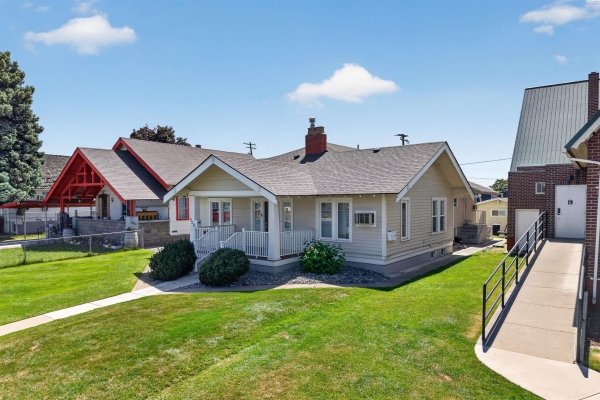Listing Image #3 - Multi-family for sale at 528 W Bonneville St, Pasco WA 99301 Listing Image #3 - Multi-family for sale at 528 W Bonneville St, Pasco WA 99301