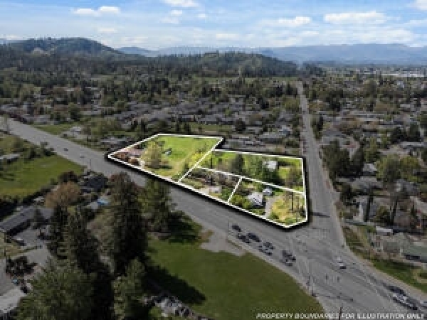 Listing Image #1 - Multi-family for sale at 2024 Williams Highway, Grants Pass OR 97527 Listing Image #1 - Multi-family for sale at 2024 Williams Highway, Grants Pass OR 97527
