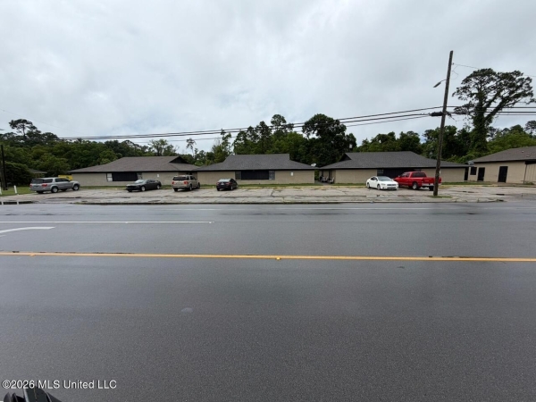 Listing Image #2 - Multi-family for sale at 5420 28th Street, Gulfport MS 39501
