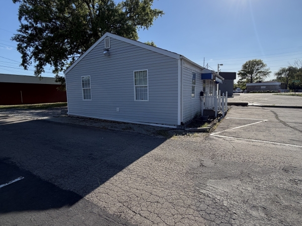 Listing Image #2 - Retail for sale at 2207 Fowler Street, Anderson IN 46012 Listing Image #2 - Retail for sale at 2207 Fowler Street, Anderson IN 46012