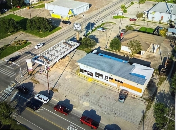 Listing Image #1 - Industrial for sale at 620 N Armstrong Ave, Kingsville TX 78363 Listing Image #1 - Industrial for sale at 620 N Armstrong Ave, Kingsville TX 78363