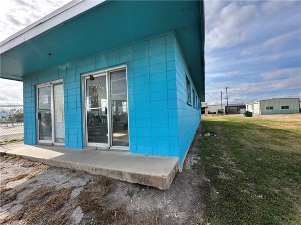 Listing Image #1 - Industrial for sale at 101 Mcintyre Ave, Taft TX 78390 Listing Image #1 - Industrial for sale at 101 Mcintyre Ave, Taft TX 78390