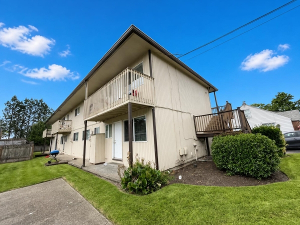 Listing Image #2 - Multi-family for sale at 271 Clay St E, Monmouth OR 97361 Listing Image #2 - Multi-family for sale at 271 Clay St E, Monmouth OR 97361