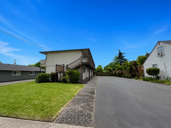 Listing Image #3 - Multi-family for sale at 271 Clay St E, Monmouth OR 97361 Listing Image #3 - Multi-family for sale at 271 Clay St E, Monmouth OR 97361