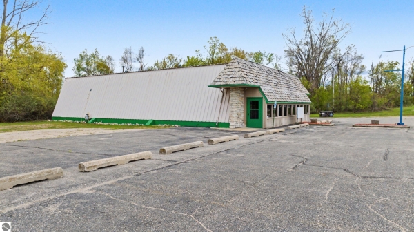 Listing Image #2 - Office for sale at 3520 N Woodruff Road, Weidman MI 48893