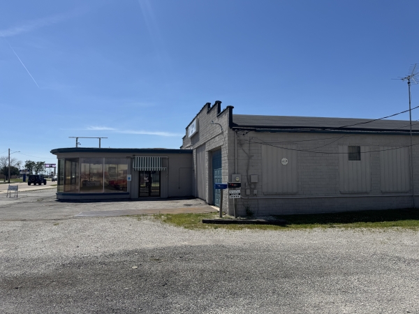 Listing Image #3 - Others for sale at 817 W Union Ave, Litchfield IL 62056