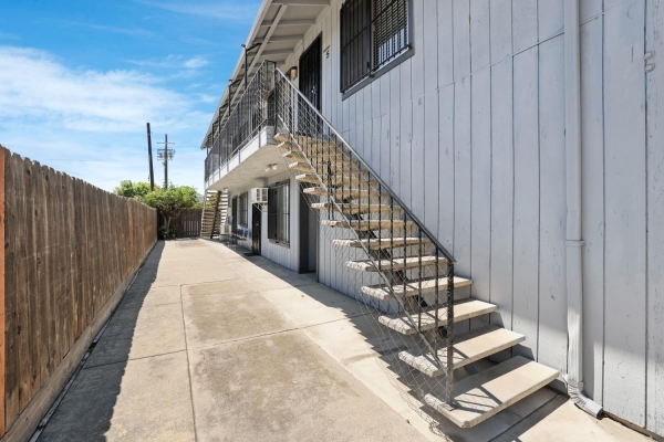Listing Image #2 - Multi-family for sale at 24 E Vine Street, Stockton CA 95202