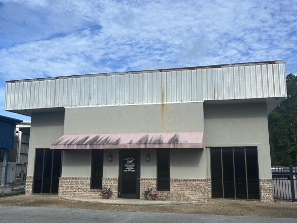 Listing Image #2 - Retail for sale at 3309 Gautier Vancleave Road, Gautier MS 39553
