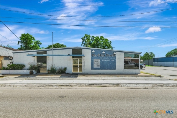 Listing Image #1 - Others for sale at 306 N Wells Street, Edna TX 77957 Listing Image #1 - Others for sale at 306 N Wells Street, Edna TX 77957