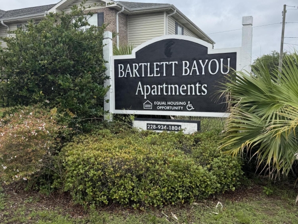 Listing Image #2 - Multi-family for sale at 2718 Bartlett Avenue, Pascagoula MS 39567 Listing Image #2 - Multi-family for sale at 2718 Bartlett Avenue, Pascagoula MS 39567