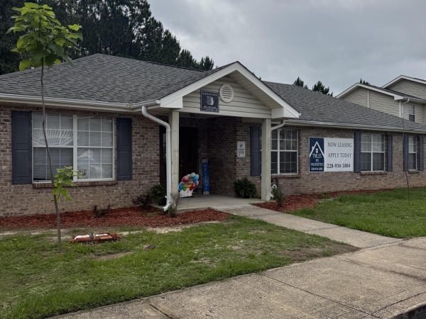 Listing Image #3 - Multi-family for sale at 2718 Bartlett Avenue, Pascagoula MS 39567 Listing Image #3 - Multi-family for sale at 2718 Bartlett Avenue, Pascagoula MS 39567