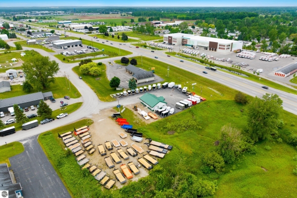 Listing Image #3 - Retail for sale at 981 W Blue Star Drive, Traverse City MI 49685 Listing Image #3 - Retail for sale at 981 W Blue Star Drive, Traverse City MI 49685