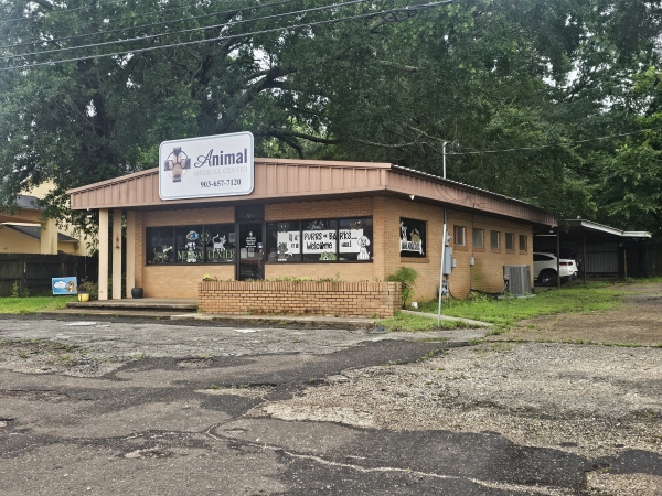 Listing Image #1 - Office for sale at 821 US 79 N, Henderson TX 75652
