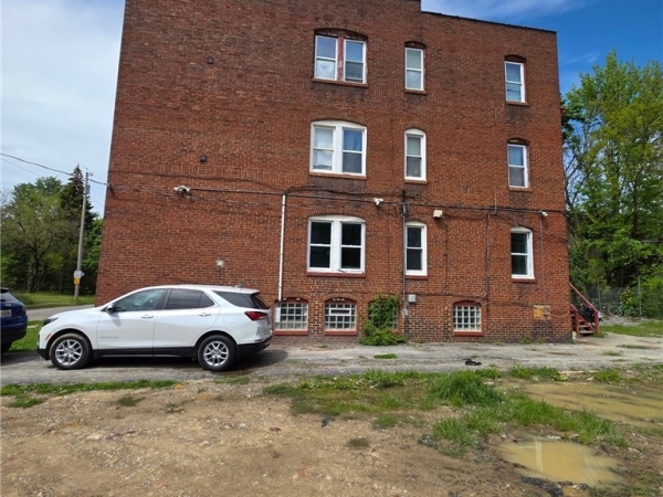 Listing Image #3 - Multi-family for sale at 1381 E 84 Street, Cleveland OH 44103