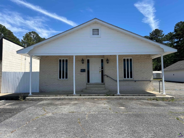 Listing Image #1 - Others for sale at 148 E Peacock Street, Cochran GA 31014 Listing Image #1 - Others for sale at 148 E Peacock Street, Cochran GA 31014