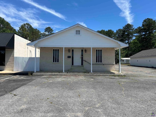 Listing Image #2 - Others for sale at 148 E Peacock Street, Cochran GA 31014 Listing Image #2 - Others for sale at 148 E Peacock Street, Cochran GA 31014