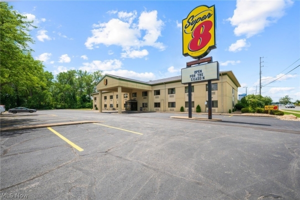 Listing Image #2 - Others for sale at 1704 E Perry Street, Port Clinton OH 43452