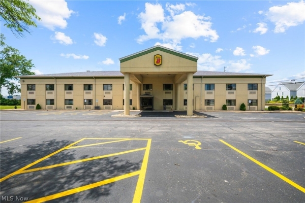 Listing Image #3 - Others for sale at 1704 E Perry Street, Port Clinton OH 43452