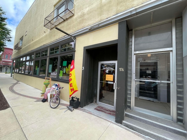 Listing Image #2 - Retail for sale at 1 S Frederick Avenue, Oelwein IA 50662