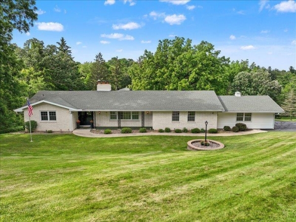 Listing Image #1 - Others for sale at 12275 Kingston Way, Dubuque IA 52001 Listing Image #1 - Others for sale at 12275 Kingston Way, Dubuque IA 52001