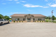 Listing Image #2 - Office for sale at 103 Centre Drive, Petersburg IL 62675