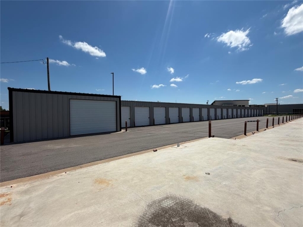 Listing Image #1 - Others for sale at 1900 N Kickapoo Avenue, Shawnee OK 74804
